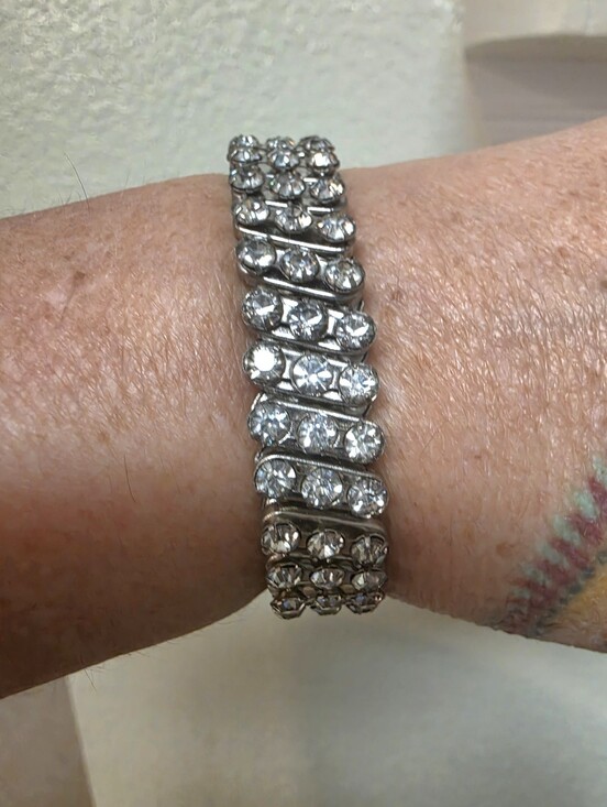 British hong kong Jewelry - Vintage British Hong Kong Rhinestone Expansion Stretch Bracelet